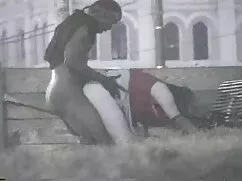Egy barna hajú lány  ...